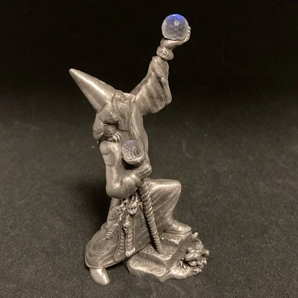 Pewter Fantasy Wizard with Owl Mystic Figurine Holding Crystal Balls - Picture 2 of 10